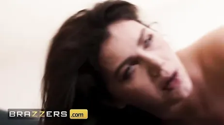 Ze stond te popelen om naar het huis van haar geliefde te gaan, zodat ze op de grond kon knielen en hem oraal kon bevredigen.