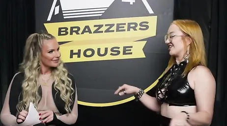 Ein Festmahl aus harten Schwänzen für zwei sehr schmutzige und geile Bräute: eine bestialische Orgie