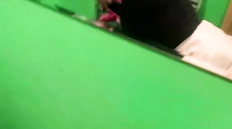 Una cena romantica con il suo ragazzo si conclude con lei che fa sesso di nascosto in bagno...!!