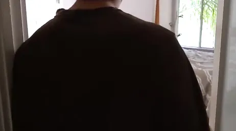 Er beobachtet seine Stiefschwester beim Anprobieren von Dessous: Was für eine geile Muschi sie hat!