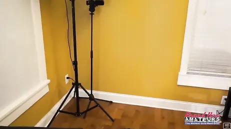 Mamada y follada POV con una caliente chica negrita: qué bien lo hace!