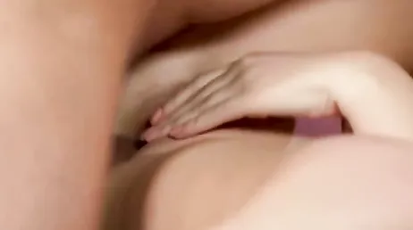 Casados infieles se lo pasan de maravilla follando juntos en un discreto hotel