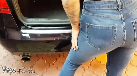 Mamando polla sin parar y recibiendo toda la carga de semen en el vaquero