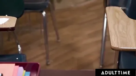 Sorprende a la profesora mirando videos porno en su ordenador portatil