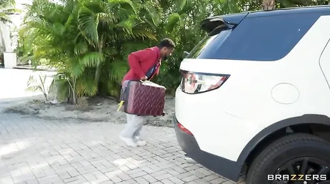 Chico negro va a pasar unos dias en casa de su novia ... y su madre es una zorra!