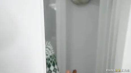 Chico negro va a pasar unos dias en casa de su novia ... y su madre es una zorra!