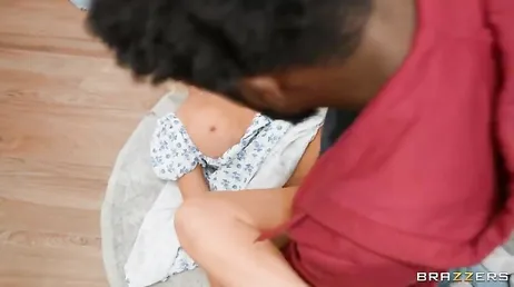 Chico negro va a pasar unos dias en casa de su novia ... y su madre es una zorra!