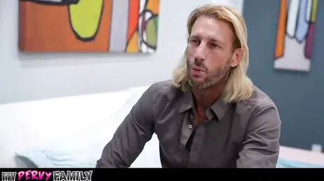 Ma demi-sœur insiste pour se déshabiller devant moi et avoir des relations sexuelles avec moi.