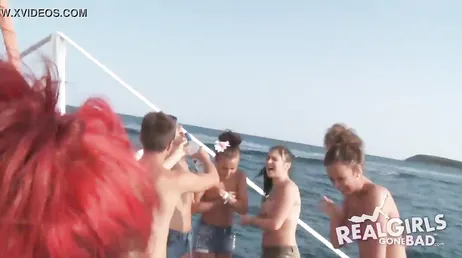 Festa em barco termina em foda em alto mar