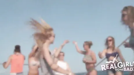 Festa em barco termina em foda em alto mar