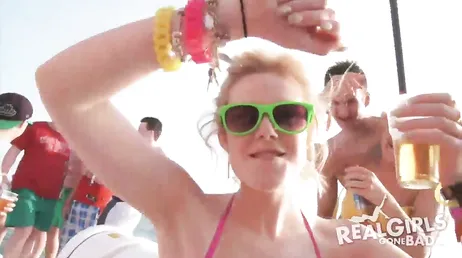 Festa em barco termina em foda em alto mar