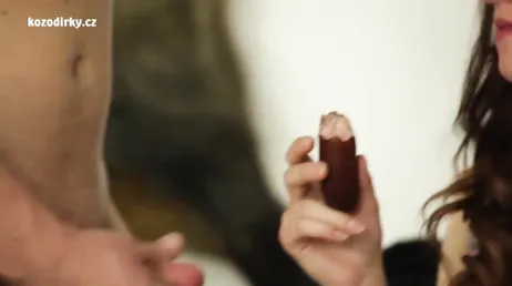 Uma orgia em casa depois da refeição em família
