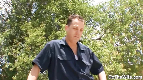Cette pute a payé pour que sa femme baise un autre homme et regarde