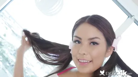 Samantha Parker, a estudante asiática que adora um pau grande