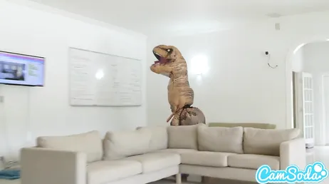 L'incroyable dinosaure qui baise les meilleures actrices porno