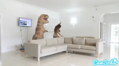 L'incroyable dinosaure qui baise les meilleures actrices porno