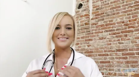 Krankenschwester Kate England bringt dir bei, wie man sicher fickt!