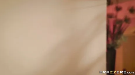Ariana Marie is de hanenetende heks van de film