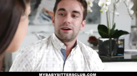 Jag rör vid min svägers fitta och ser inte hur slampan blir