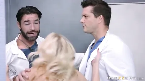 Den psykotiske patienten snackar på läkarnas kuk