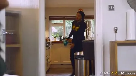 Spektakulärer Arsch der schwarzen Pornodarstellerin Kiki Minaj