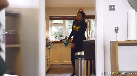 Spektakulärer Arsch der schwarzen Pornodarstellerin Kiki Minaj