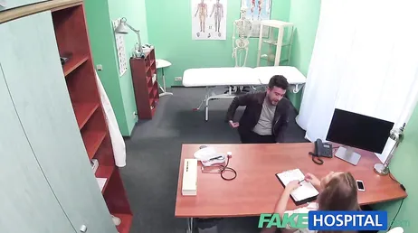 Sköterskan är en tik med patienten hon har