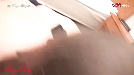 En dildo i hennes fitta och min hårda kuk i hennes rumpa
