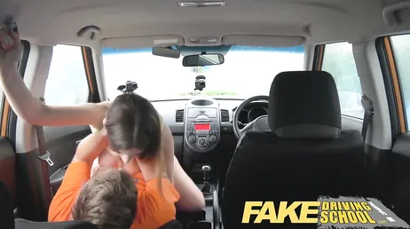 Questa troia si scopa l'esaminatore DGT per passare!