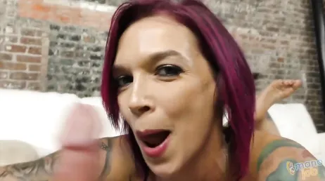 Anna Bell Peaks bringt mit diesem guten Handjob das Beste aus sich heraus