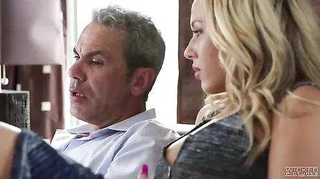 Il finit par convaincre papy d'essayer sa bonne bite mature