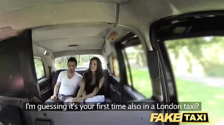 Alexa Tomas, une espagnole baisée à fond dans le FakeTaxi