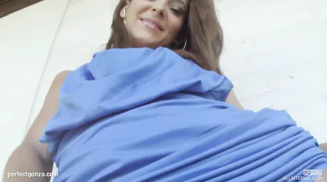 Alexis Brill recebe uma gozada grossa em sua buceta perfeita