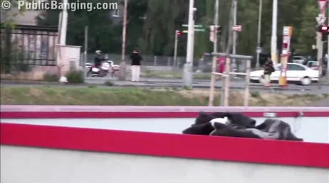 A very hot amateur recorded a threesome in the middle of the street