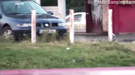 A very hot amateur recorded a threesome in the middle of the street