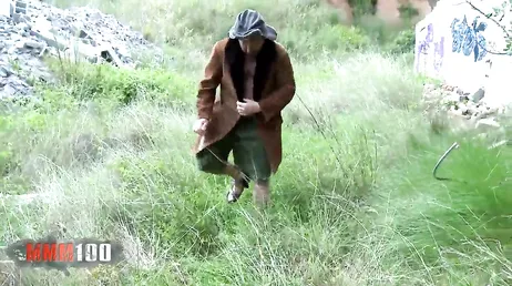 La mulâtresse Dunia Monténégro fait l'amour en plein air