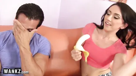 Mandy Muse's dad can't resist his daughter's ass