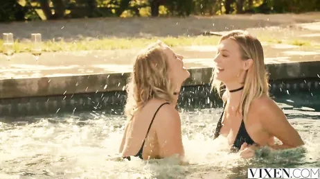 Mia Malkova e Natalia Starr si incontrano in una scopata spettacolare