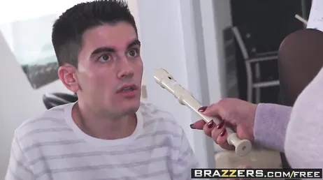 Jordi Polla coloca na bunda de sua professora Phoenix Marie