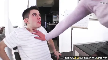 Jordi Polla coloca na bunda de sua professora Phoenix Marie