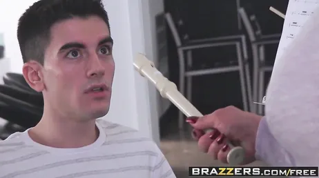 Jordi Polla coloca na bunda de sua professora Phoenix Marie