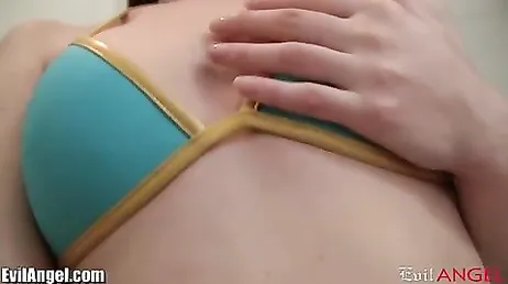 Stacy Snake tar en spektakulär kuk i hennes stora rumpa