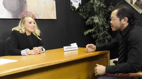 AJ Applegate vill att en undergiven kinesisk kille ska rensa hennes rumpa