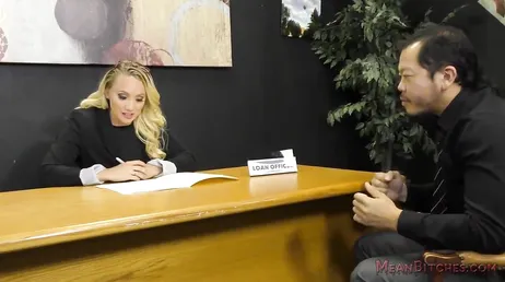 AJ Applegate vill att en undergiven kinesisk kille ska rensa hennes rumpa