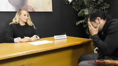 AJ Applegate vill att en undergiven kinesisk kille ska rensa hennes rumpa