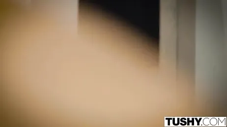 Maya Grand behöver ett gott knull i sin mörka rumpa