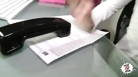 Secretária espanhola mostra como fode para a produtora Leche69