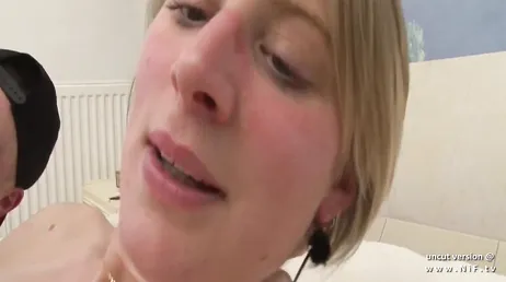 Busty franska mogen låter sin son knulla henne ganska hårt